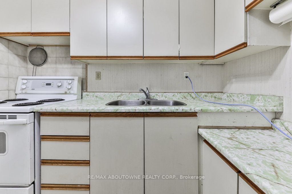 975 Warwick Crt, #1005