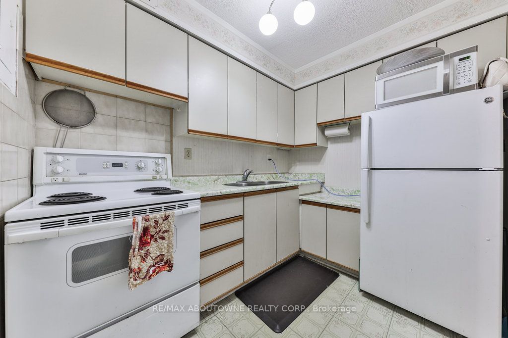 975 Warwick Crt, #1005