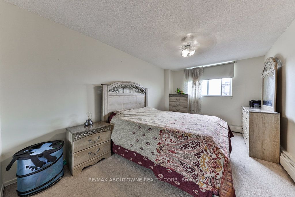 975 Warwick Crt, #1005