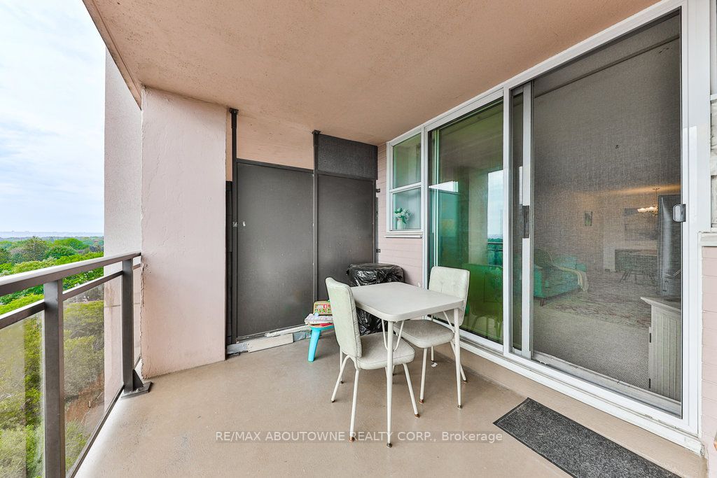 975 Warwick Crt, #1005