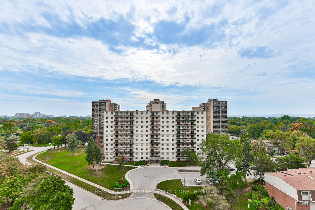 975 Warwick Crt, #1005