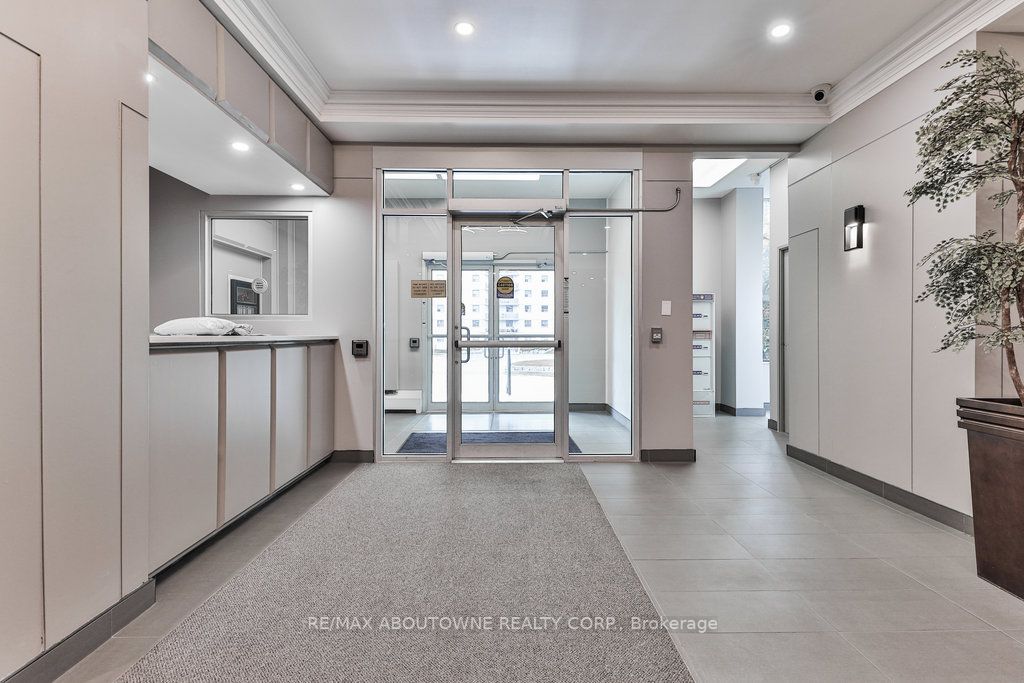 975 Warwick Crt, #1005