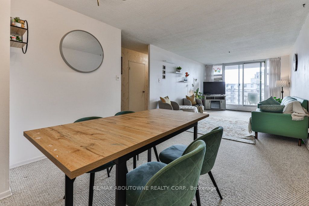975 Warwick Crt, #1005