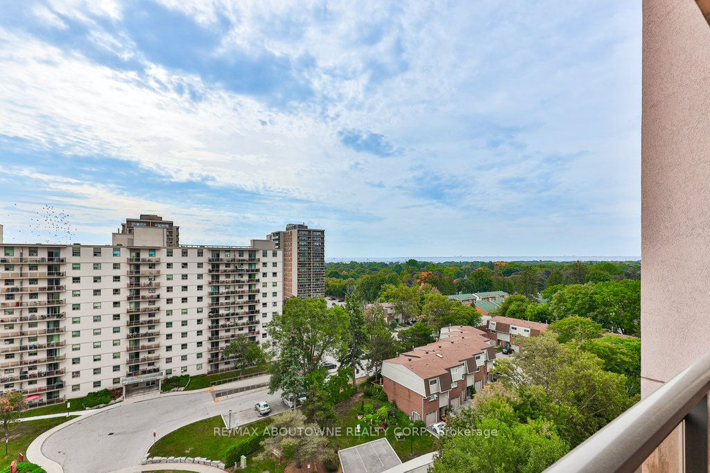 975 Warwick Crt, #1005