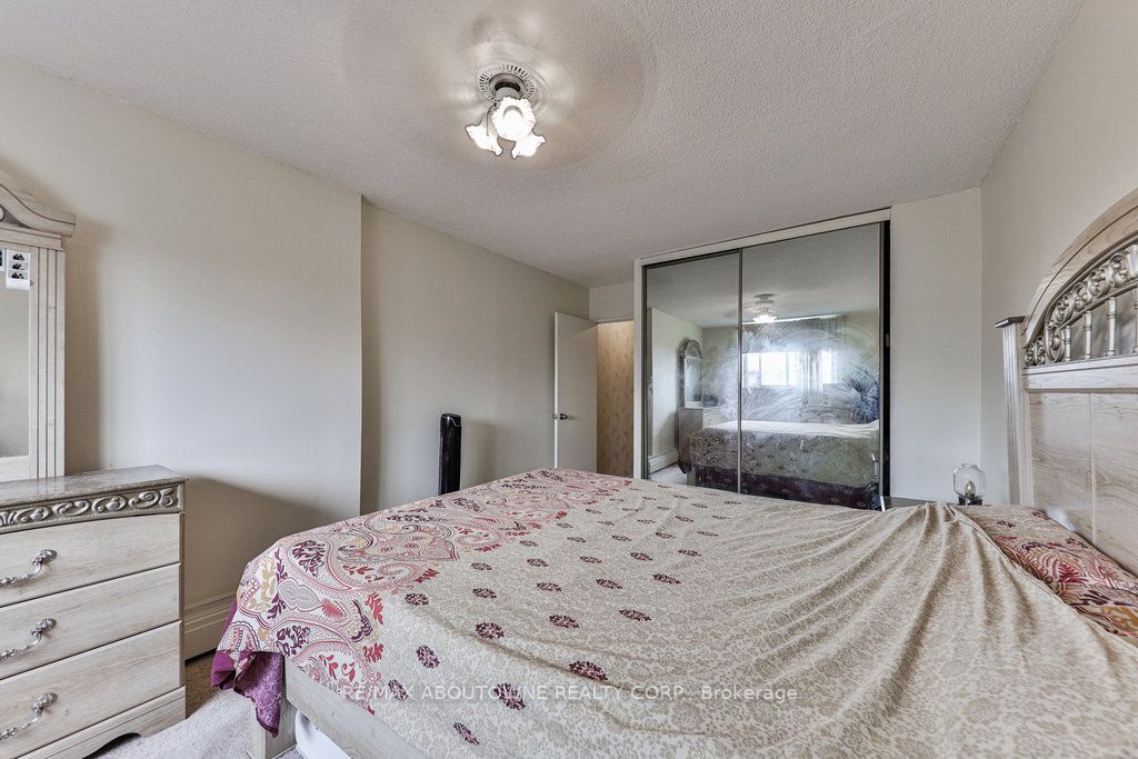 975 Warwick Crt, #1005