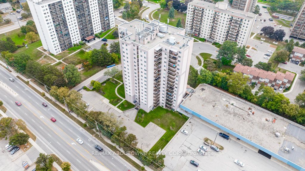 975 Warwick Crt, #1005