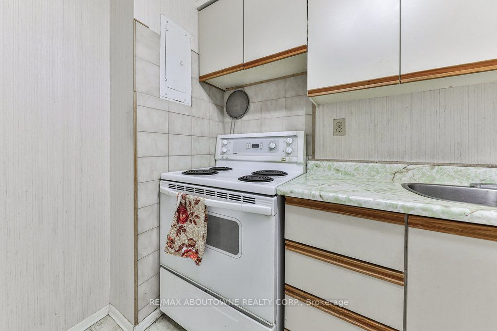 975 Warwick Crt, #1005