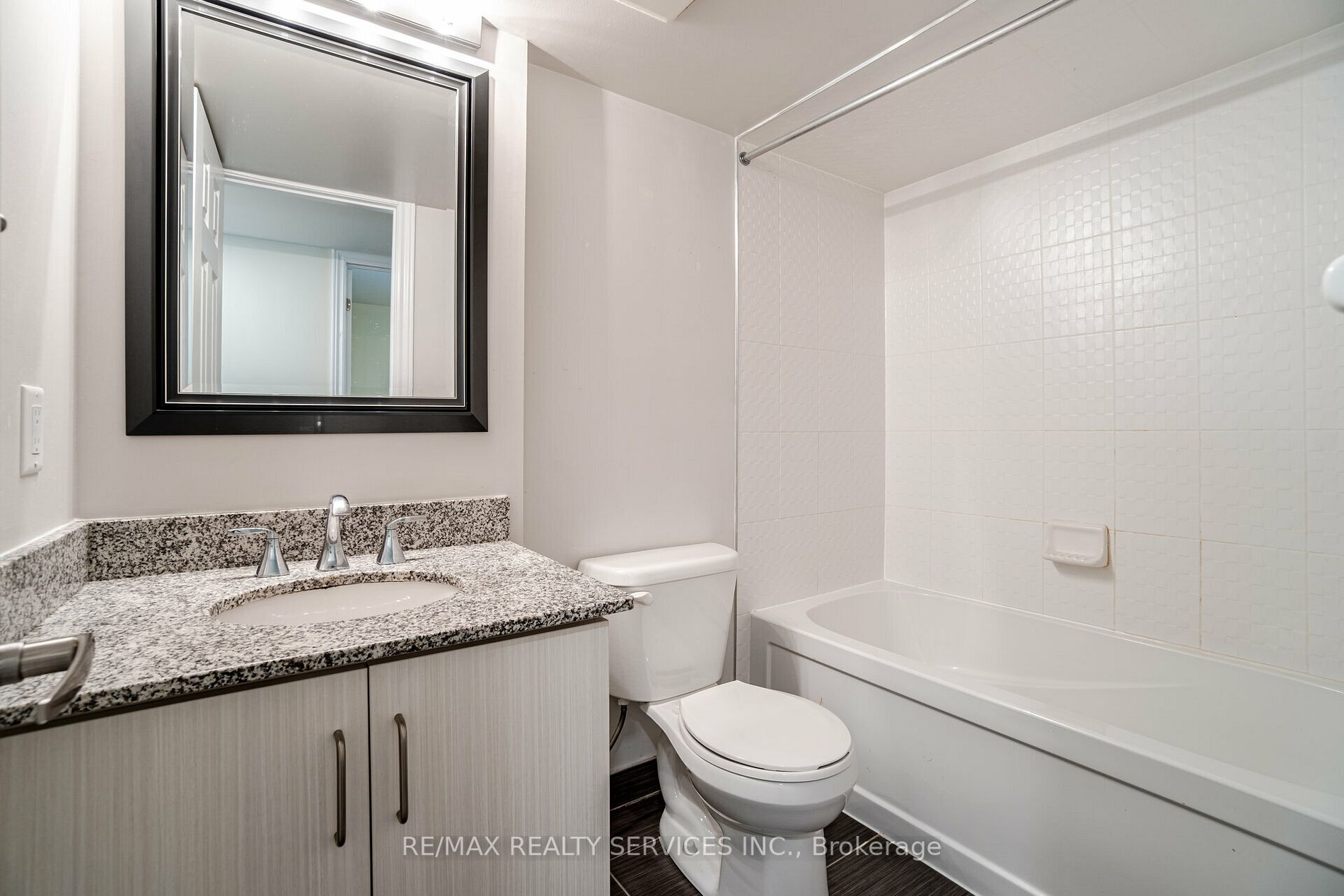 2441 Greenwich Dr, #7