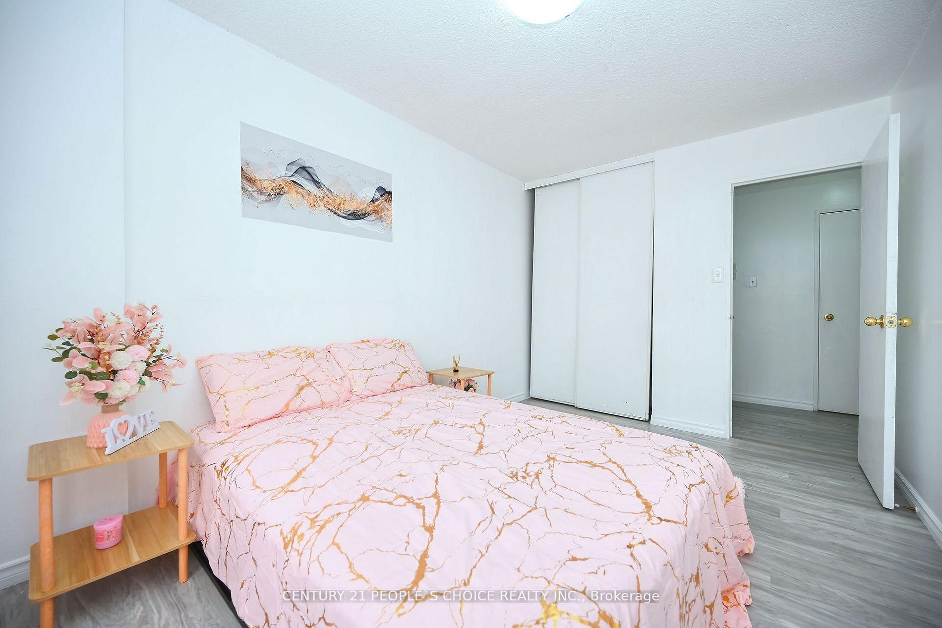 17 Knightsbridge Rd, #604