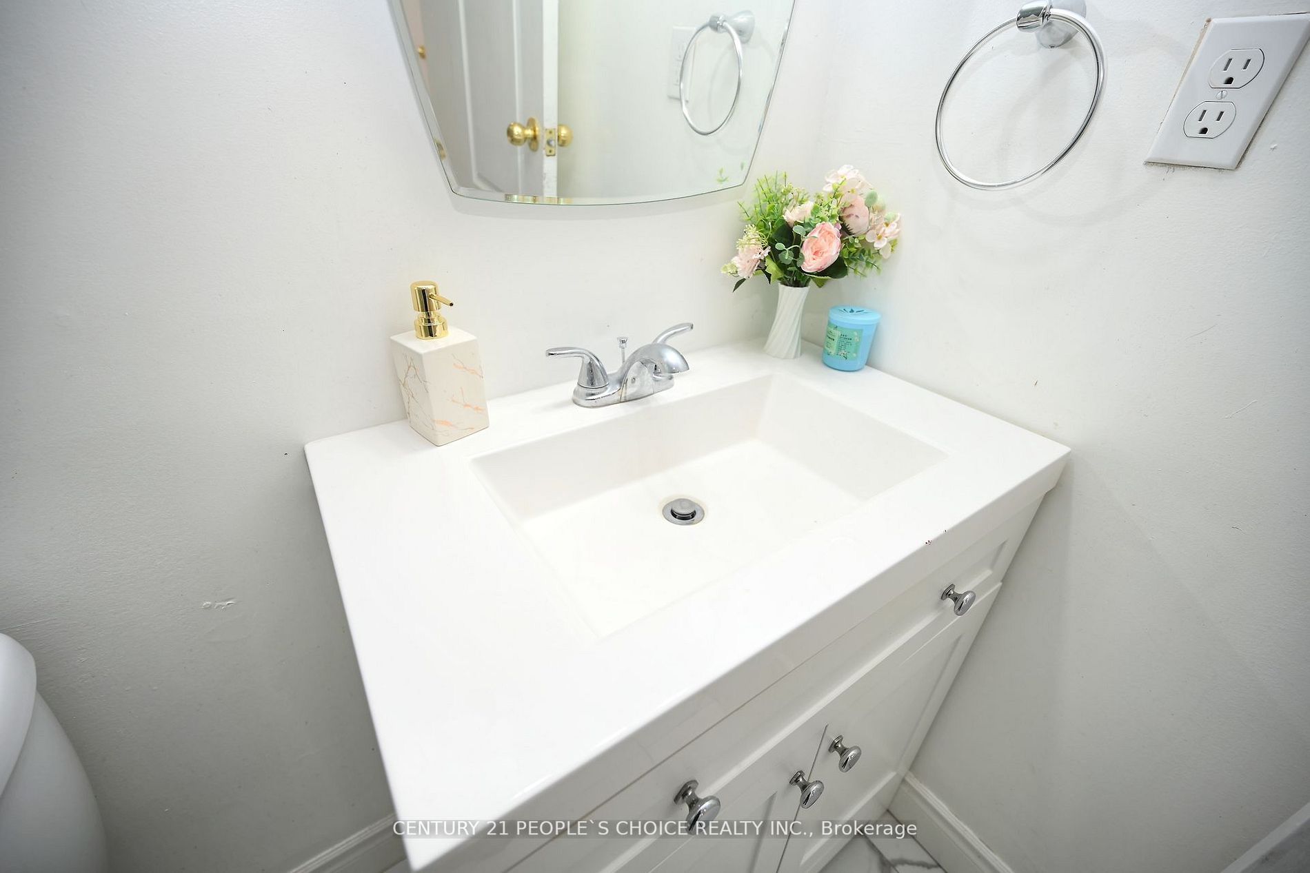 17 Knightsbridge Rd, #604