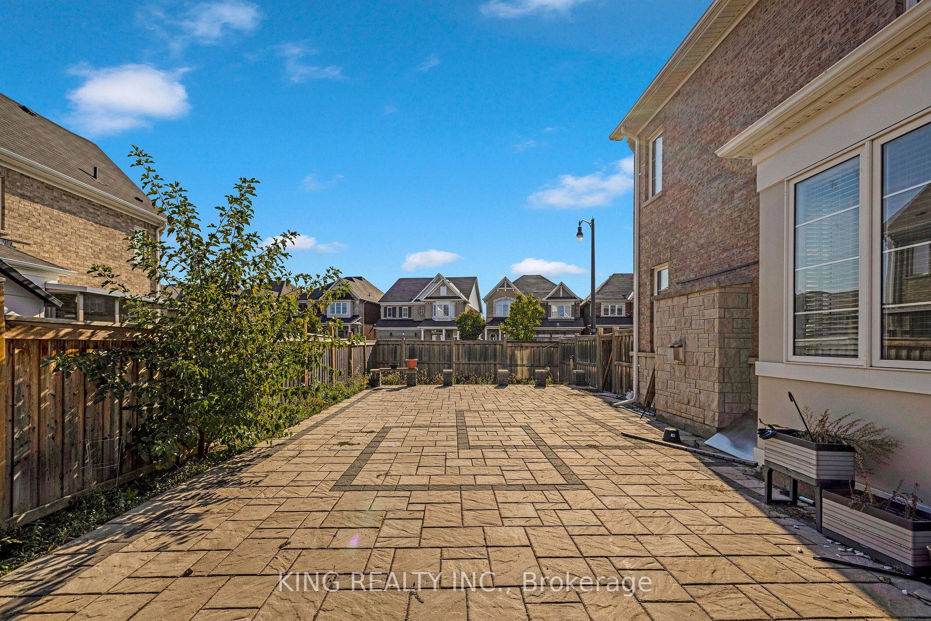 77 Antibes Dr