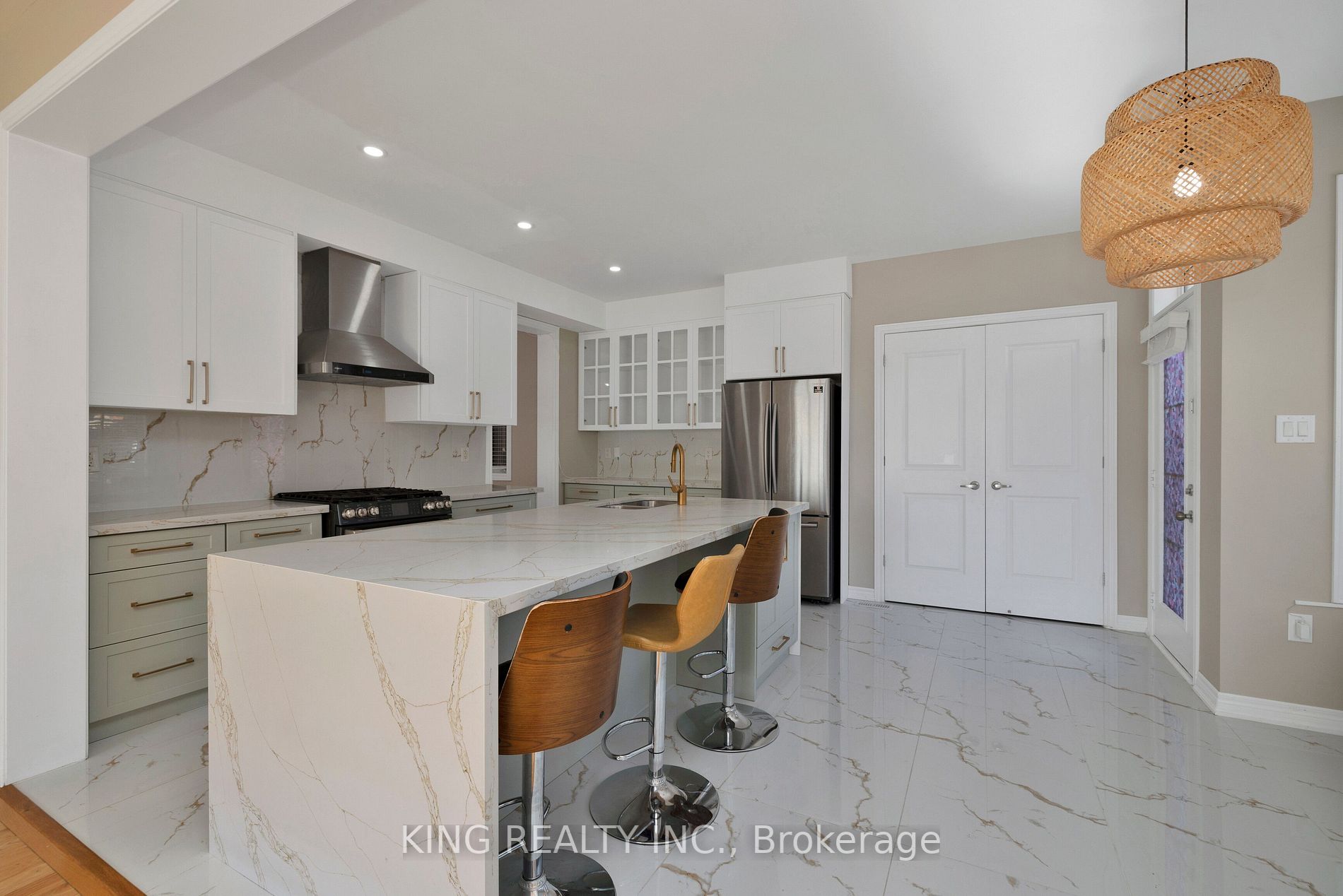 77 Antibes Dr