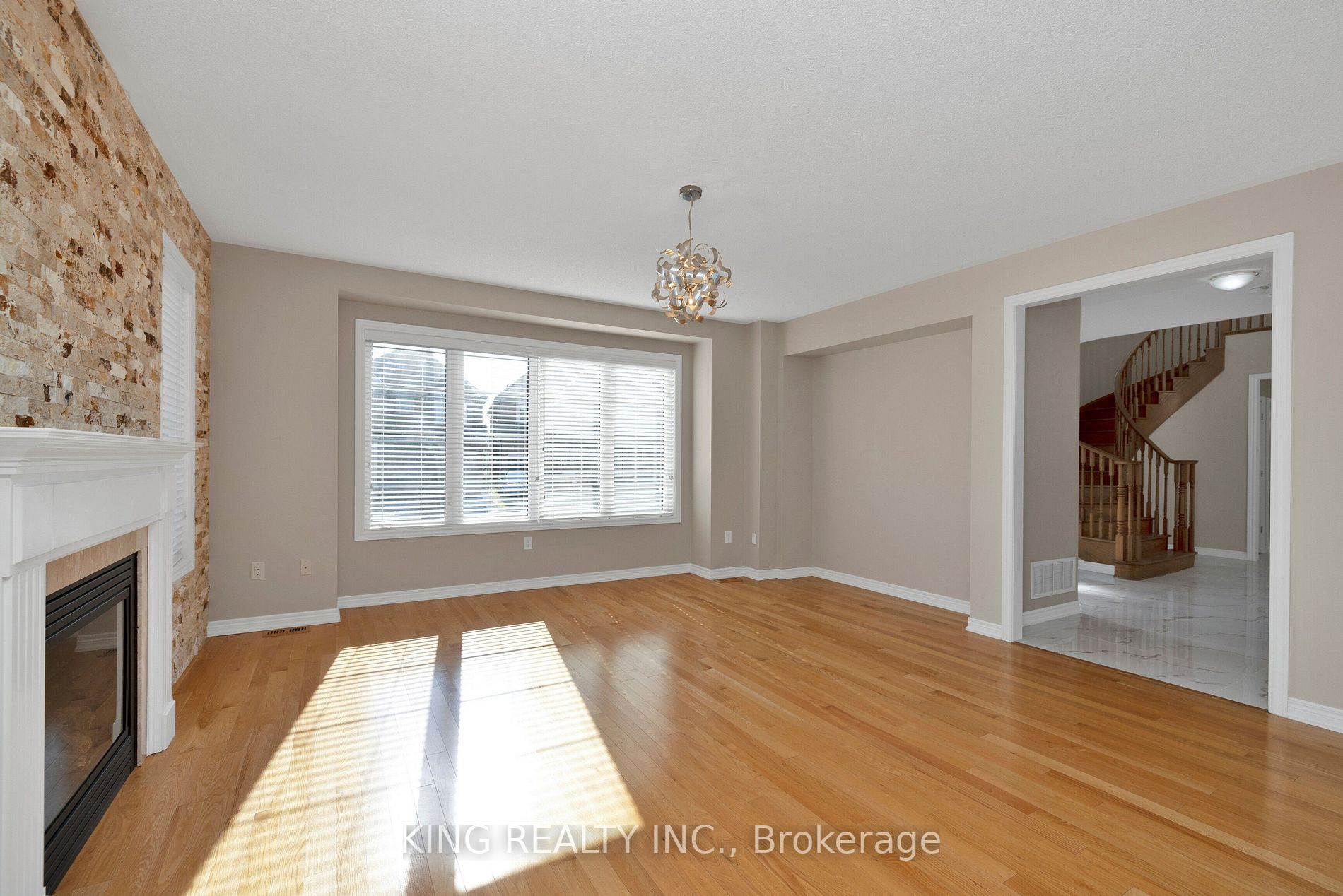 77 Antibes Dr
