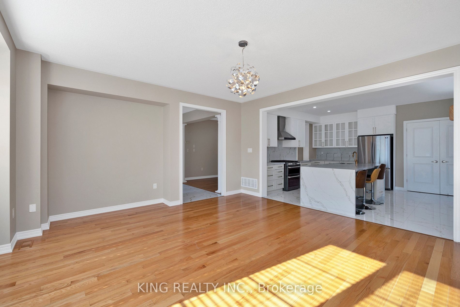 77 Antibes Dr