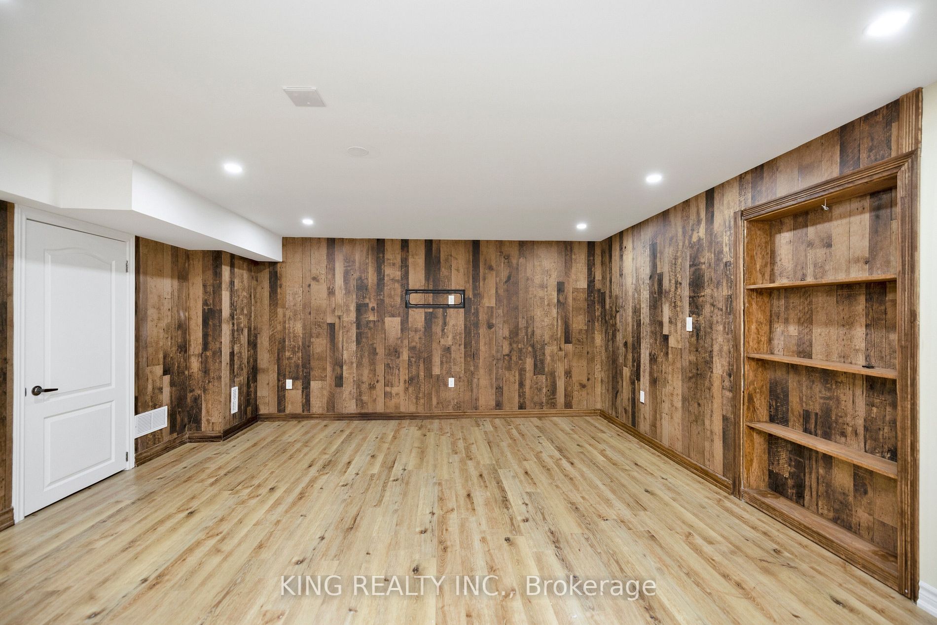 77 Antibes Dr