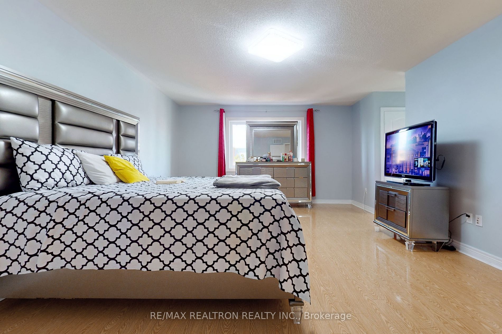 1093 Lamplight Way