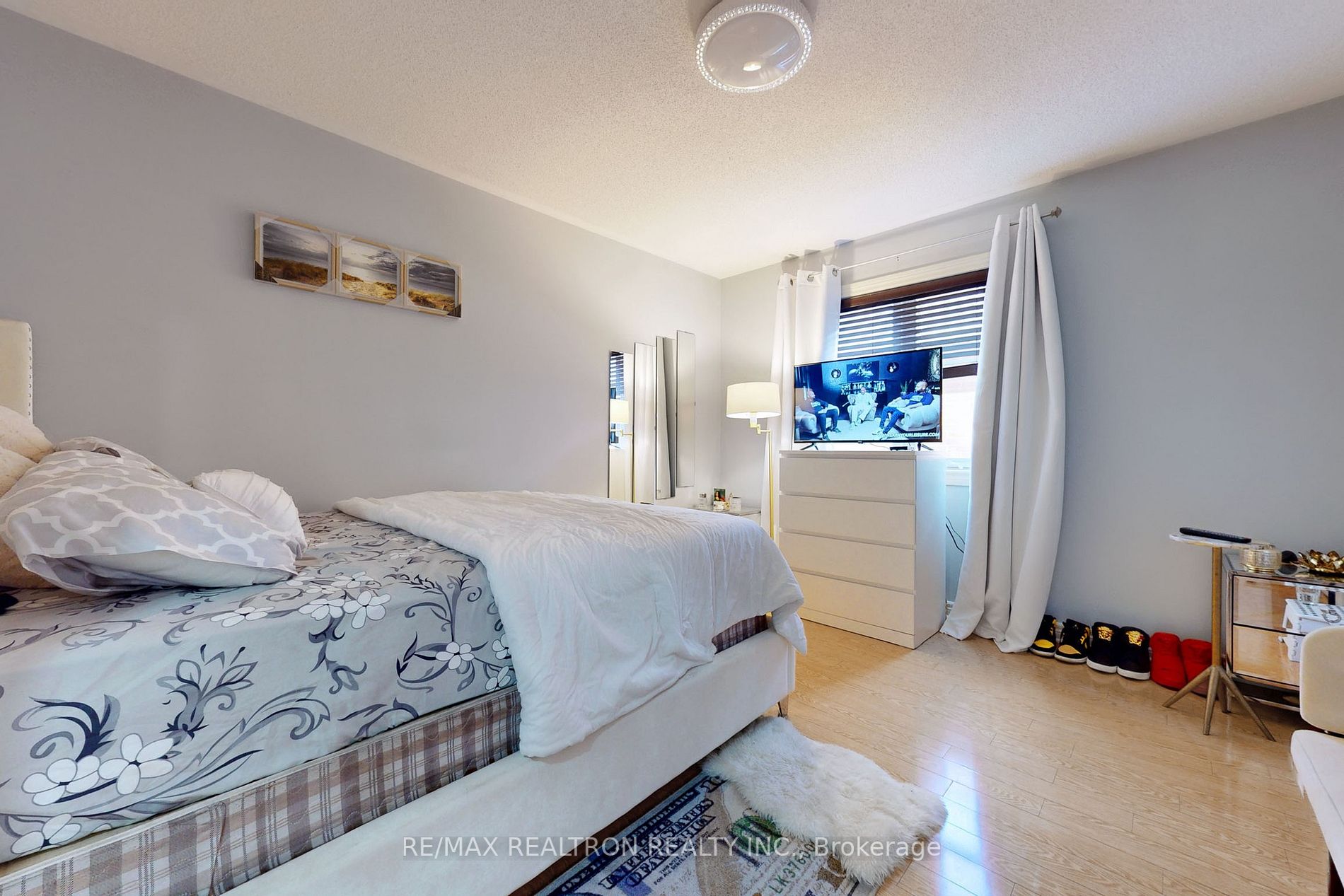 1093 Lamplight Way