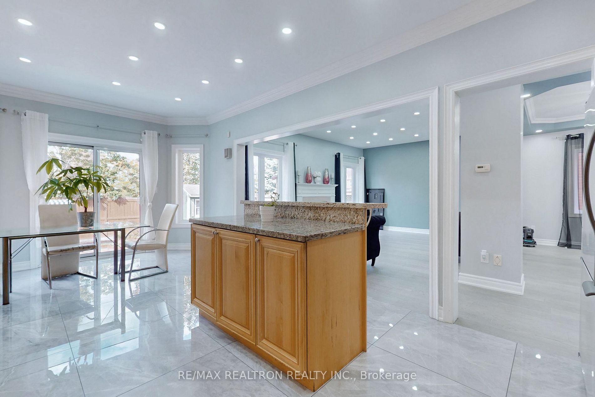 1093 Lamplight Way