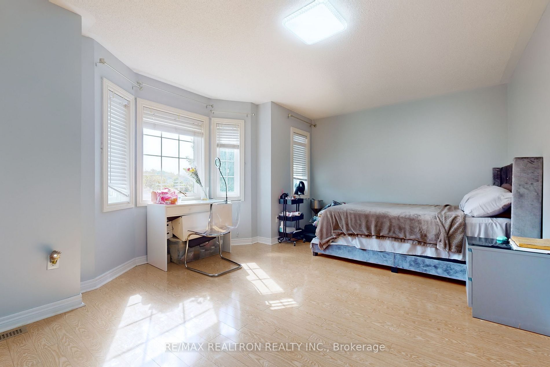 1093 Lamplight Way