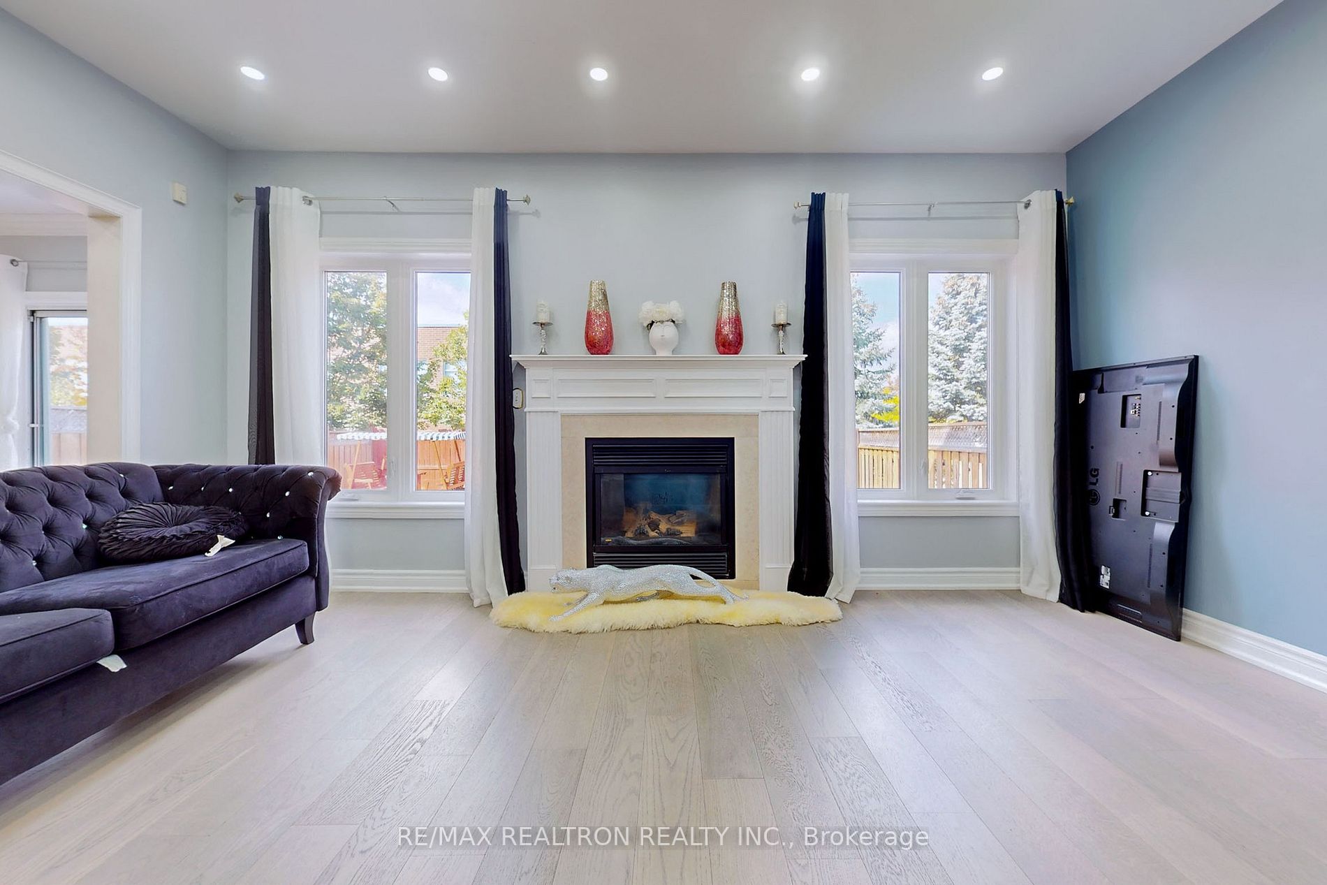 1093 Lamplight Way