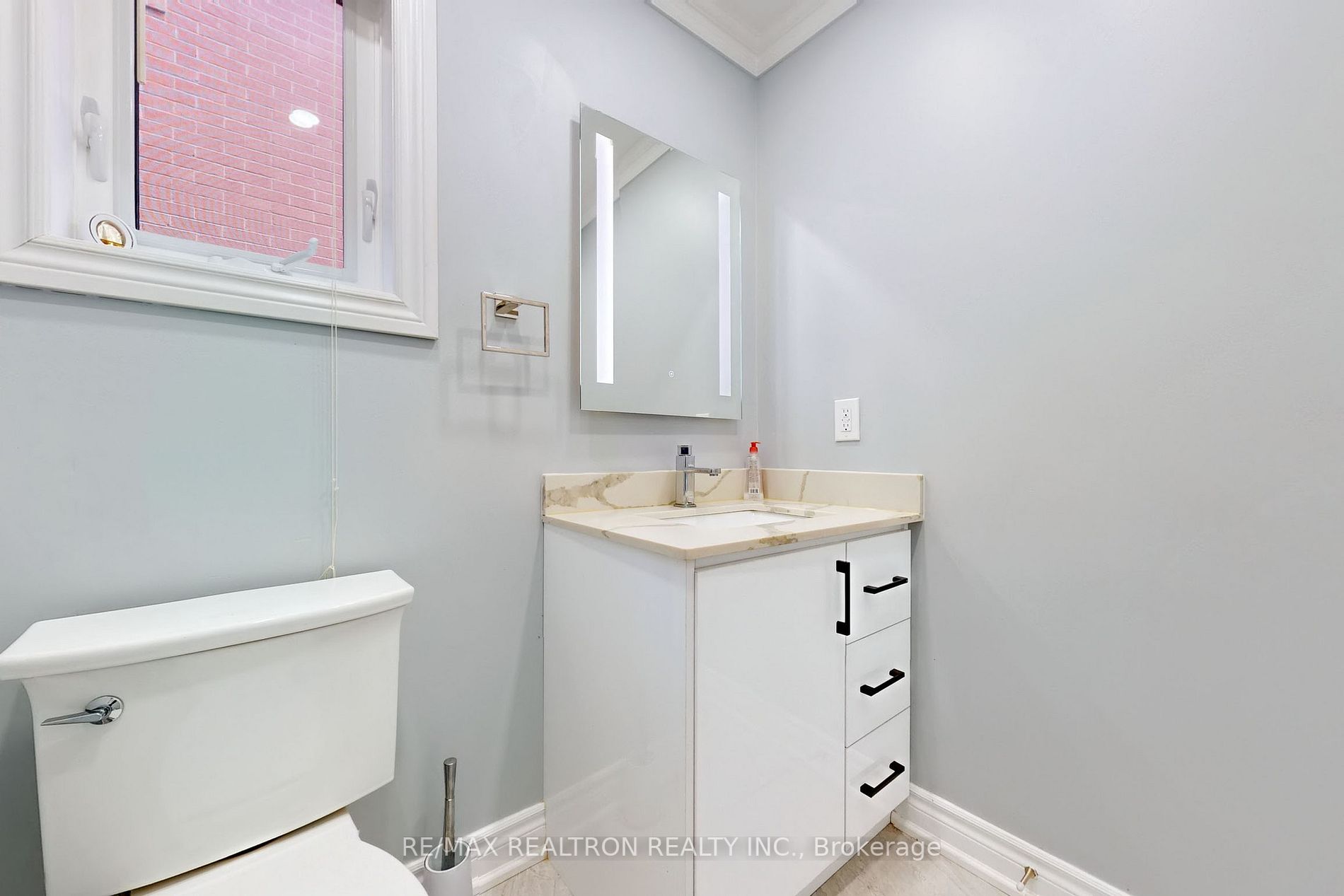 1093 Lamplight Way