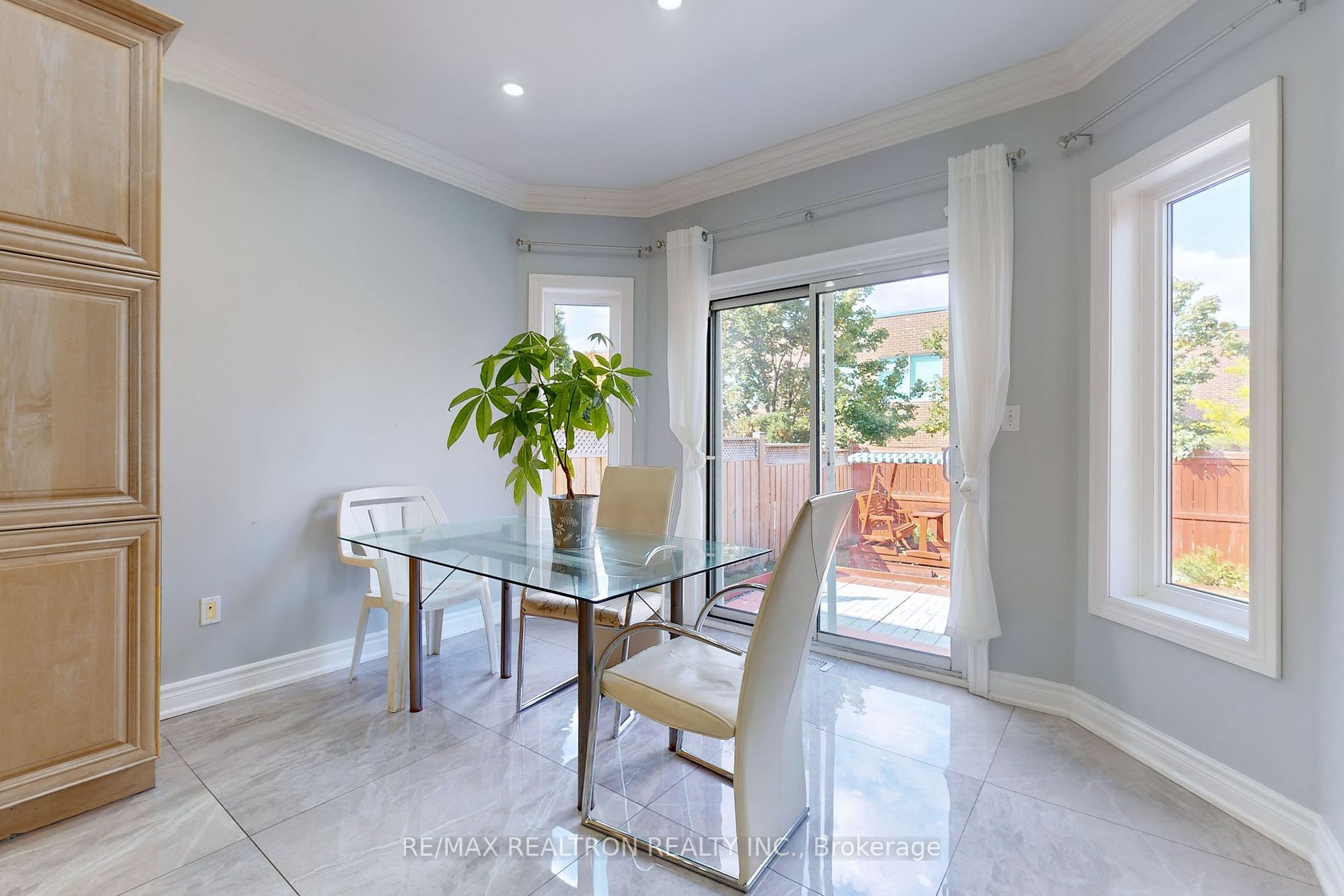 1093 Lamplight Way