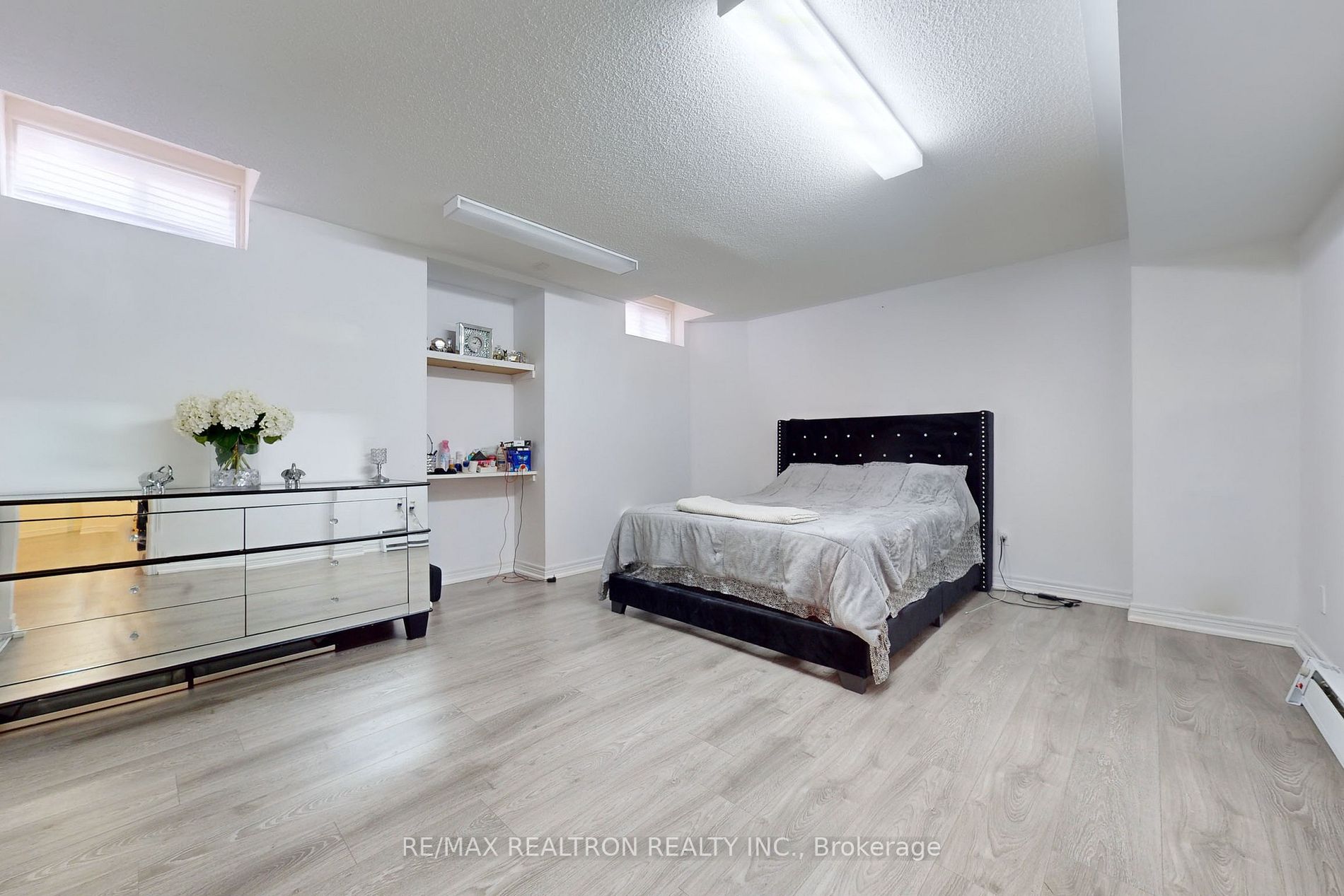 1093 Lamplight Way