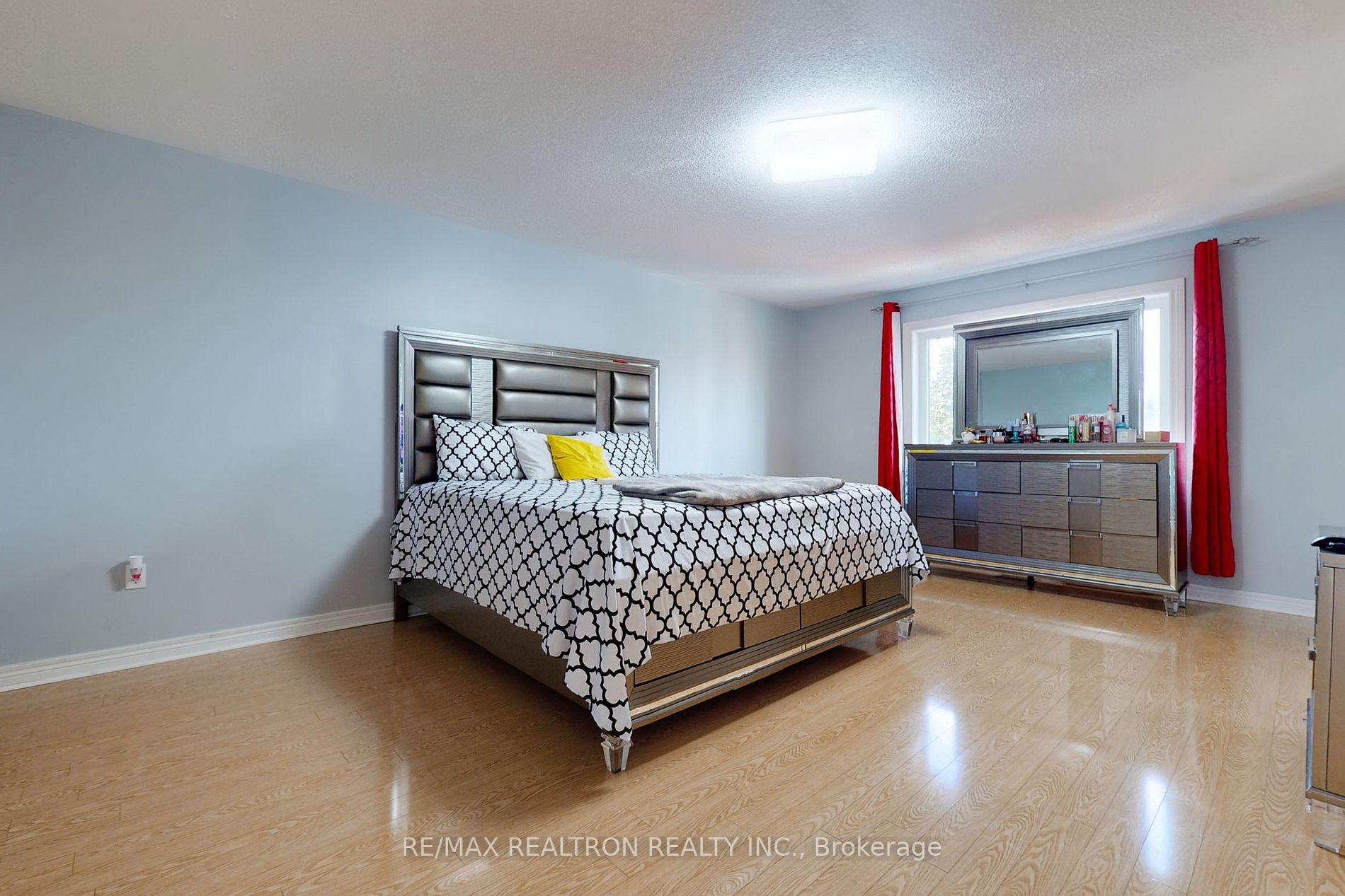1093 Lamplight Way