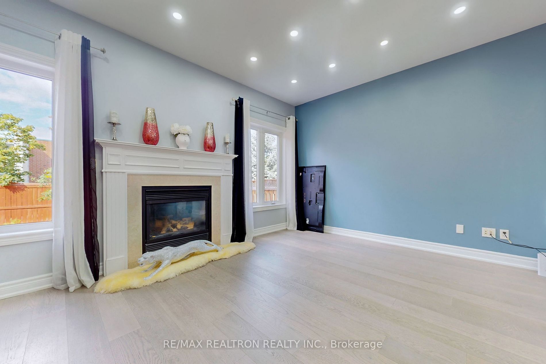 1093 Lamplight Way