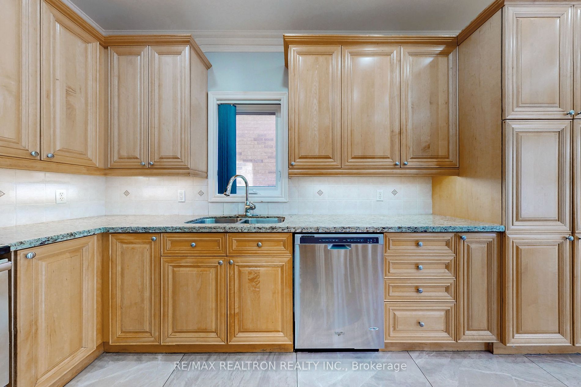 1093 Lamplight Way