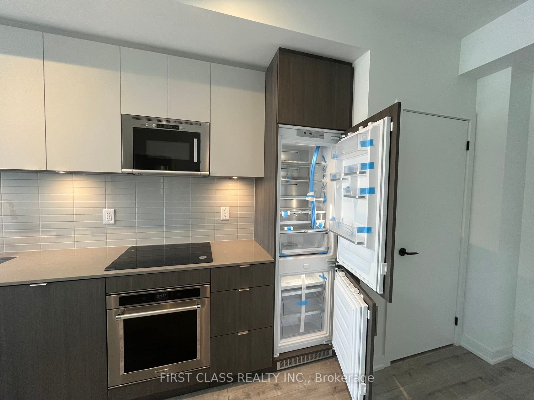 215 Lakeshore Road W, #213