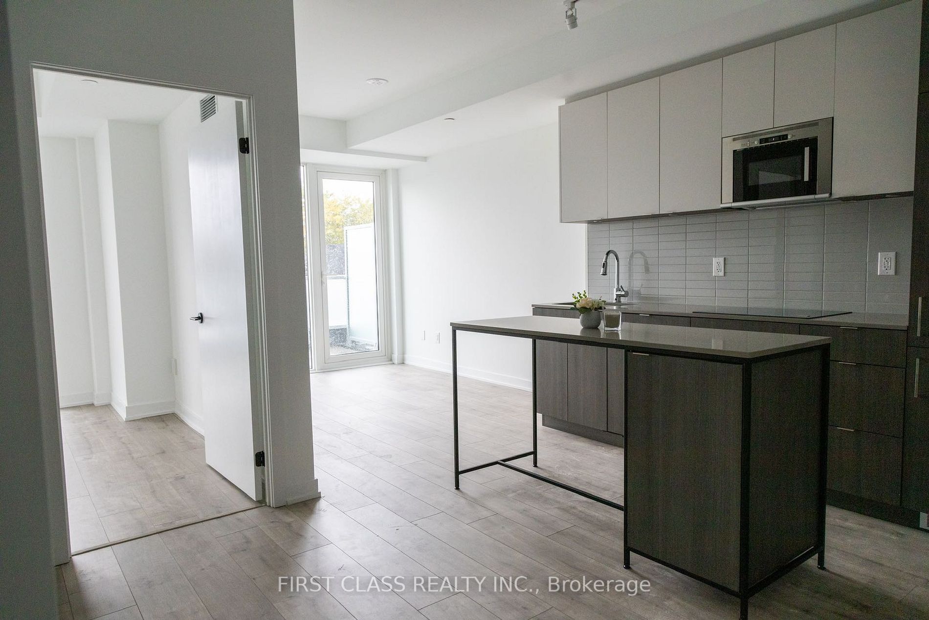 215 Lakeshore Road W, #213