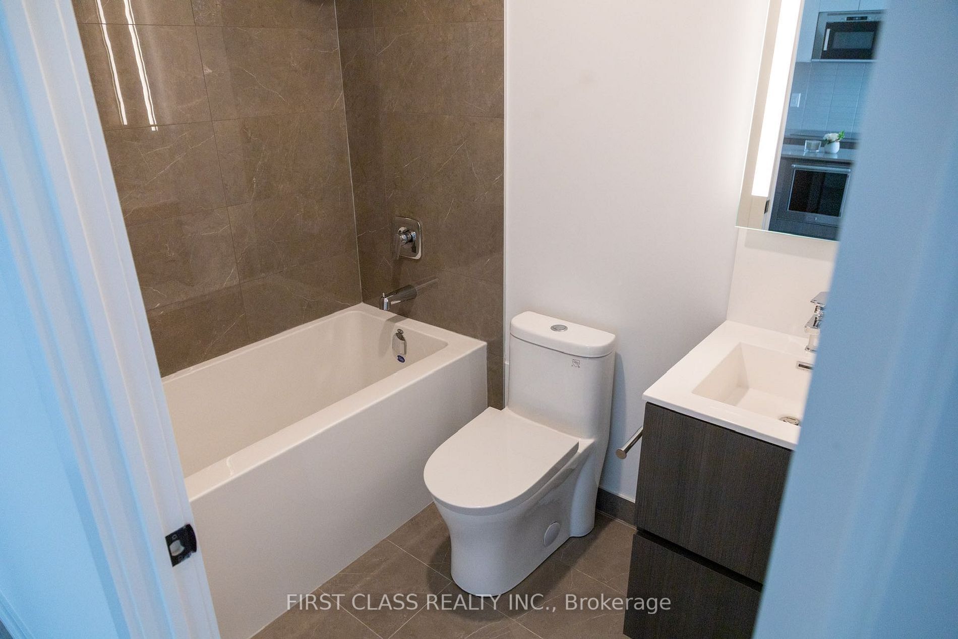 215 Lakeshore Road W, #213