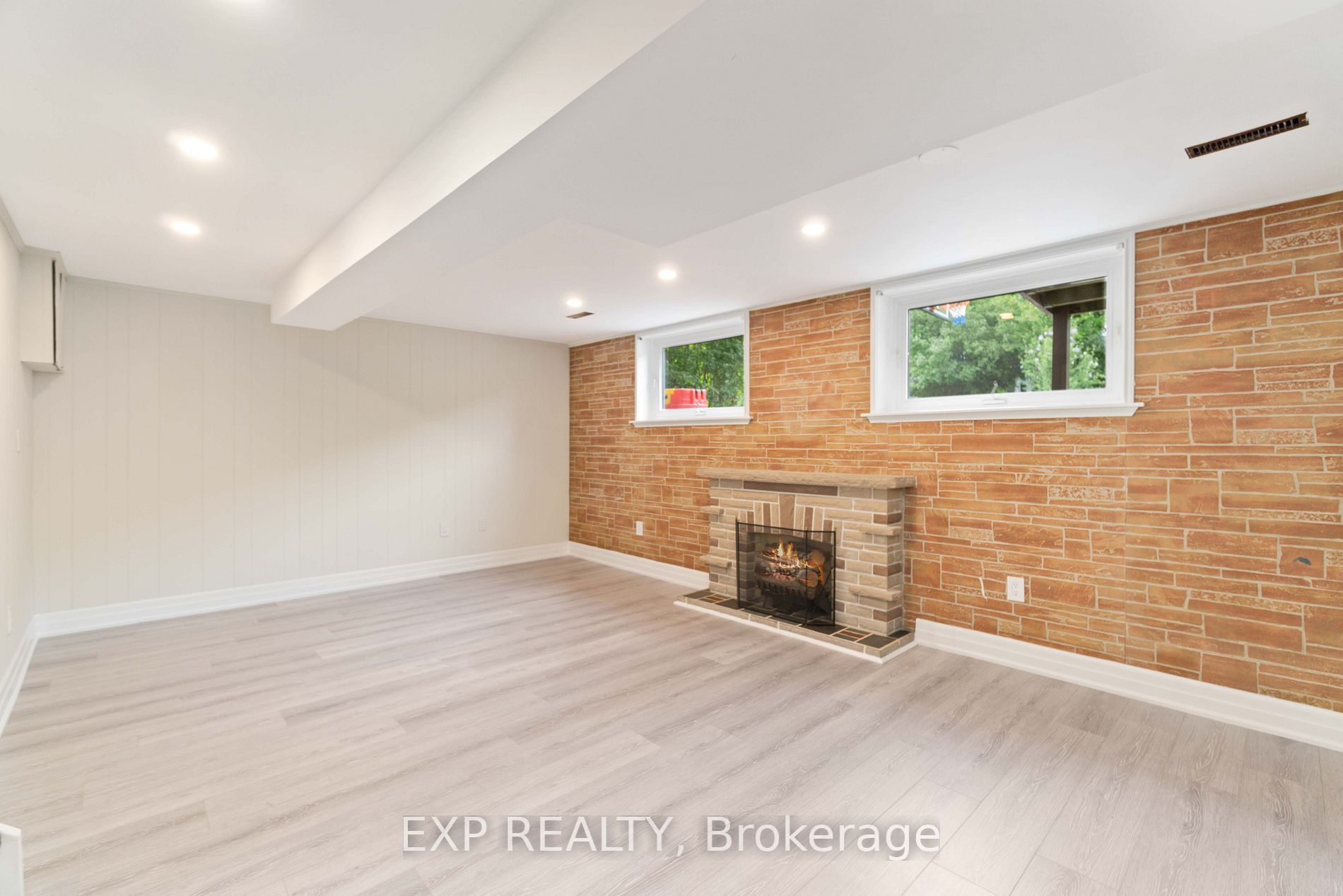 2231 Wyandotte Dr