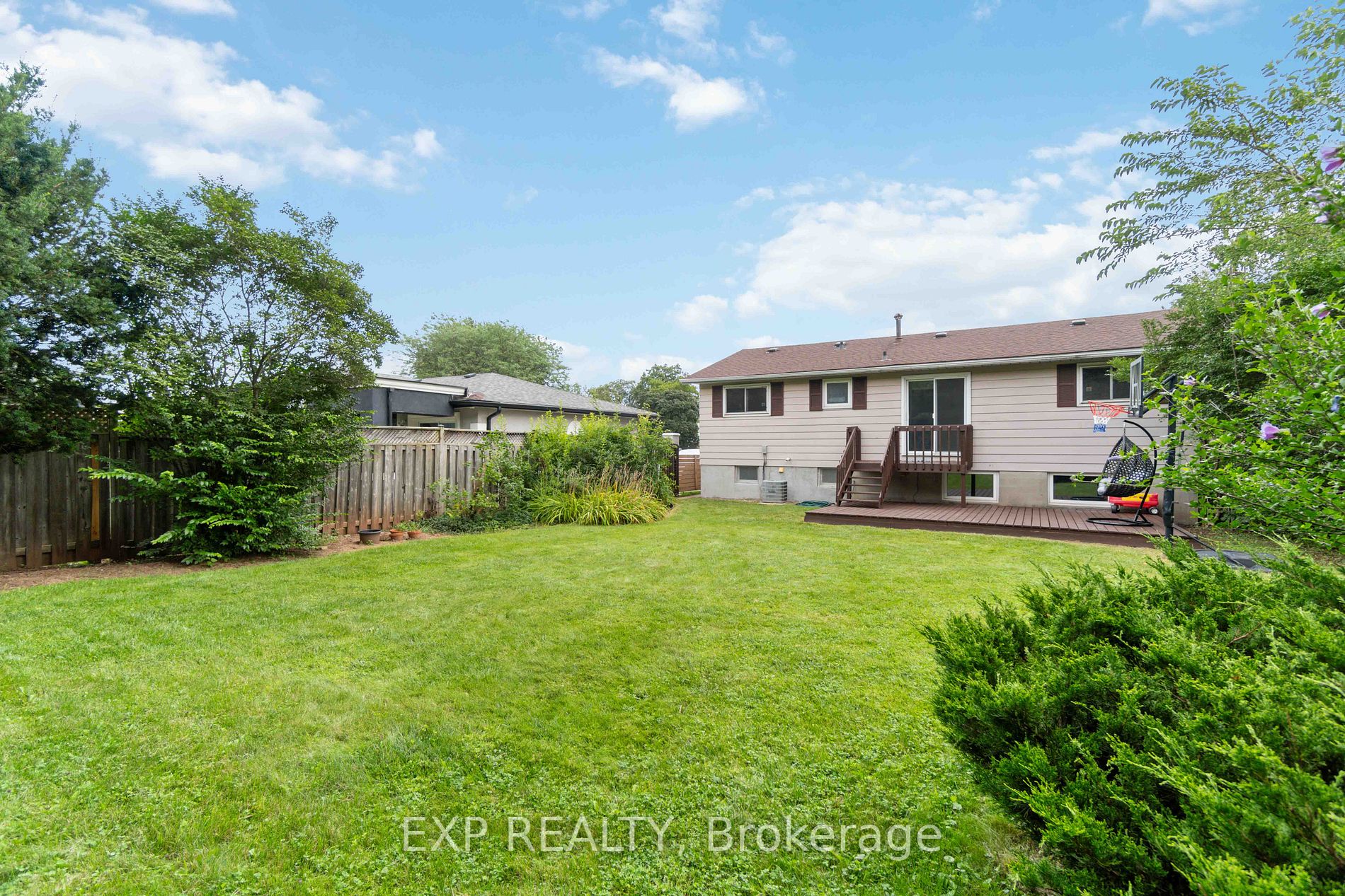 2231 Wyandotte Dr