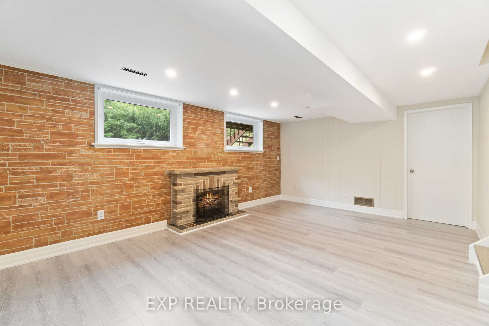 2231 Wyandotte Dr