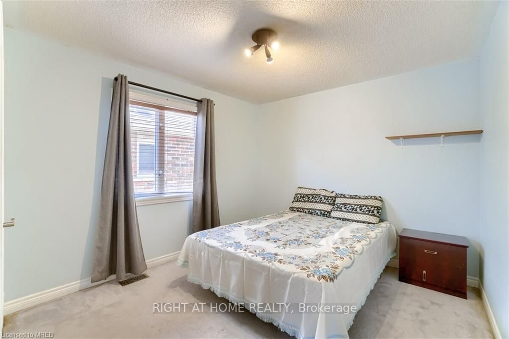 3020 Hawktail Crescent