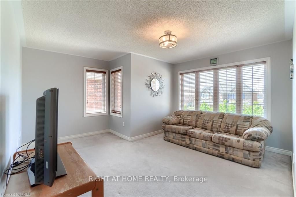 3020 Hawktail Crescent