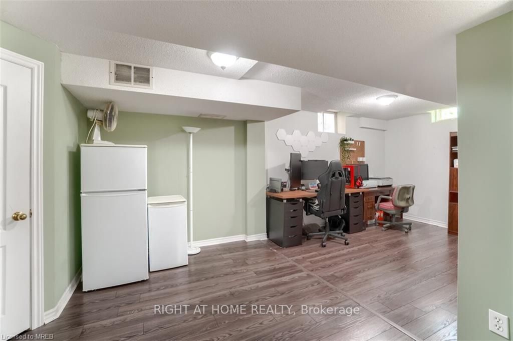 3020 Hawktail Crescent