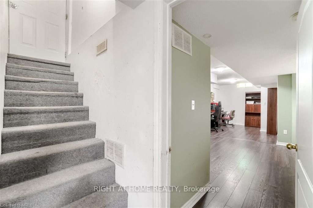 3020 Hawktail Crescent