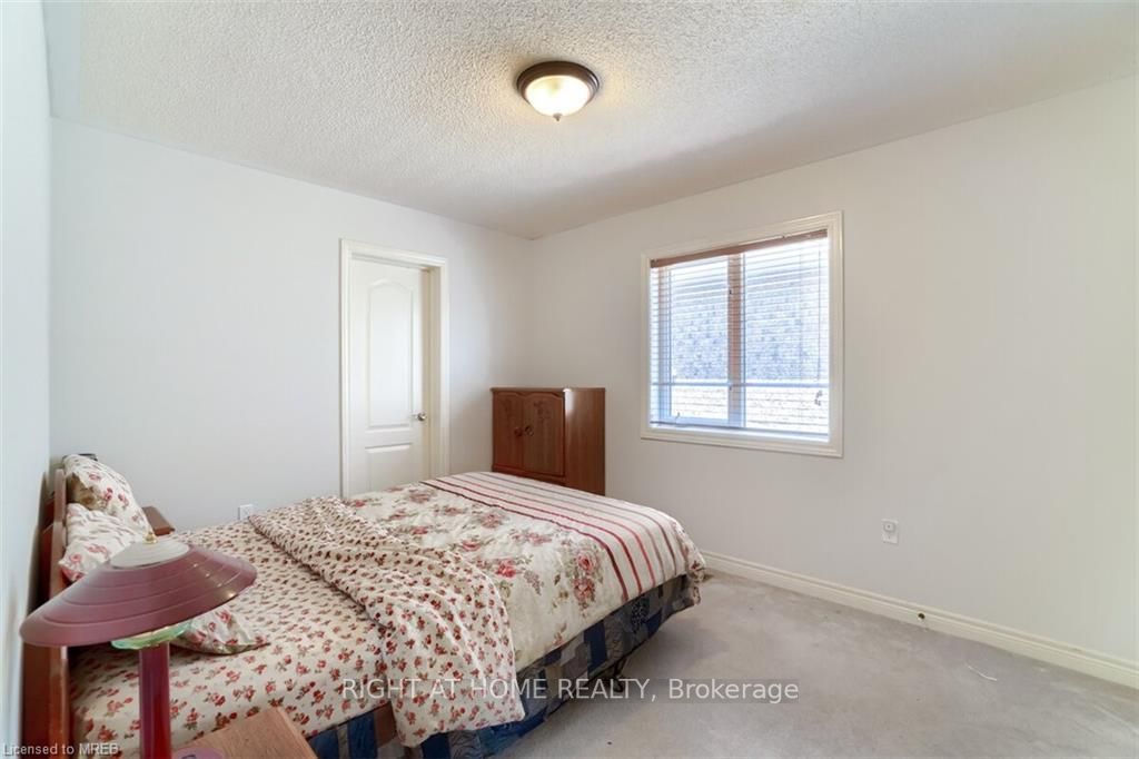 3020 Hawktail Crescent