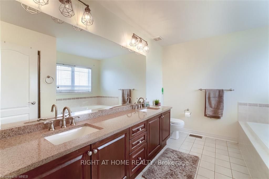 3020 Hawktail Crescent
