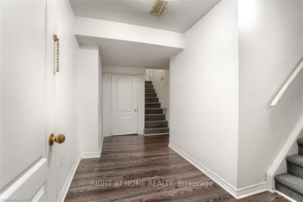 3020 Hawktail Crescent