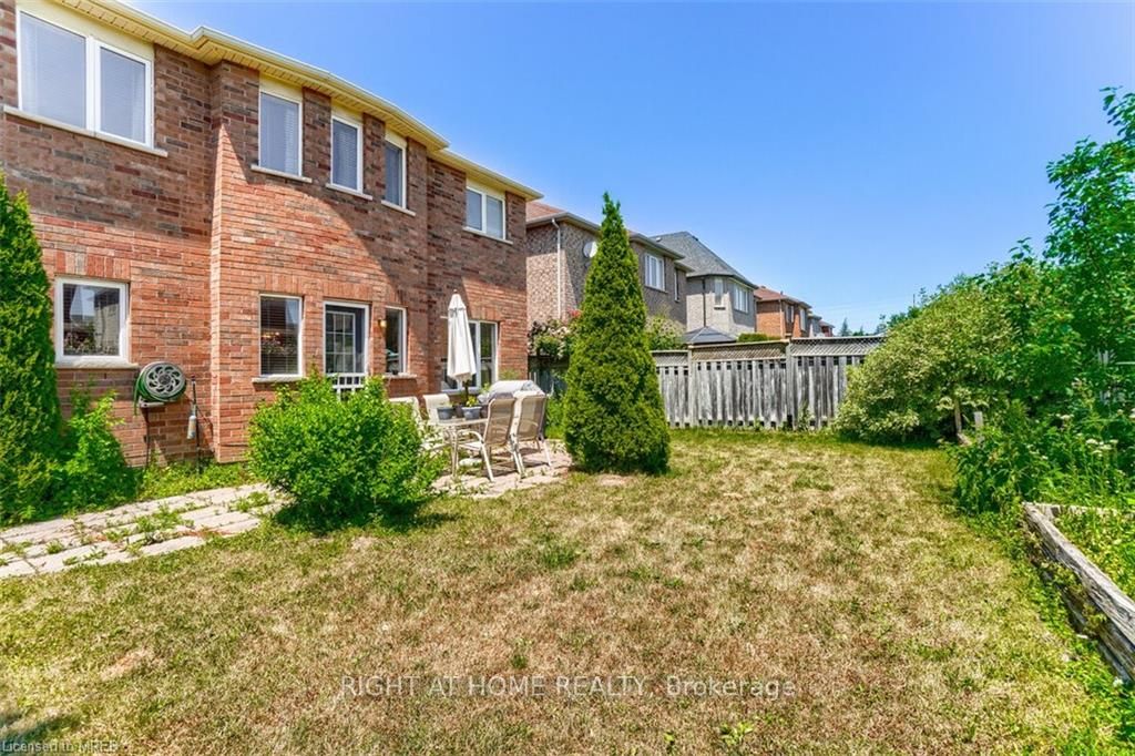 3020 Hawktail Crescent