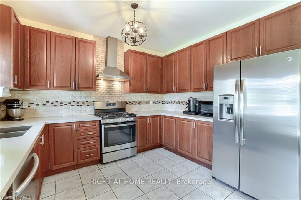 3020 Hawktail Crescent