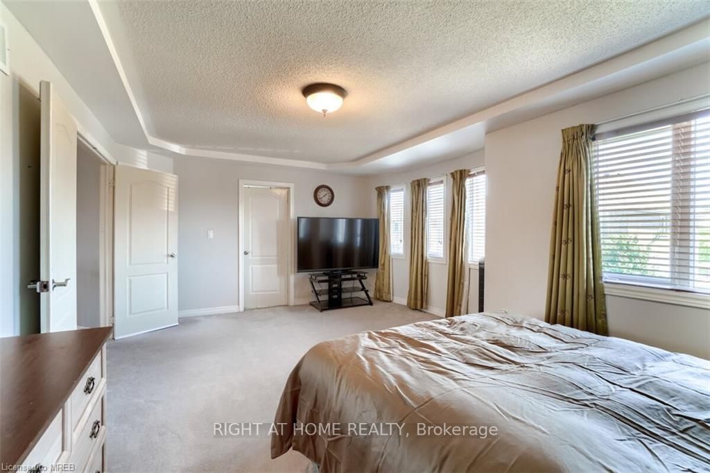 3020 Hawktail Crescent