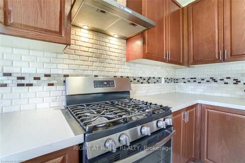 3020 Hawktail Crescent