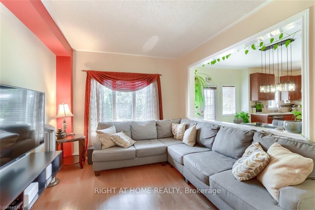 3020 Hawktail Crescent