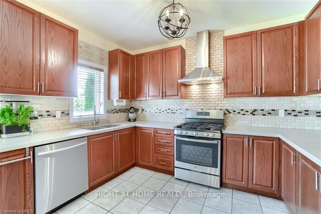 3020 Hawktail Crescent
