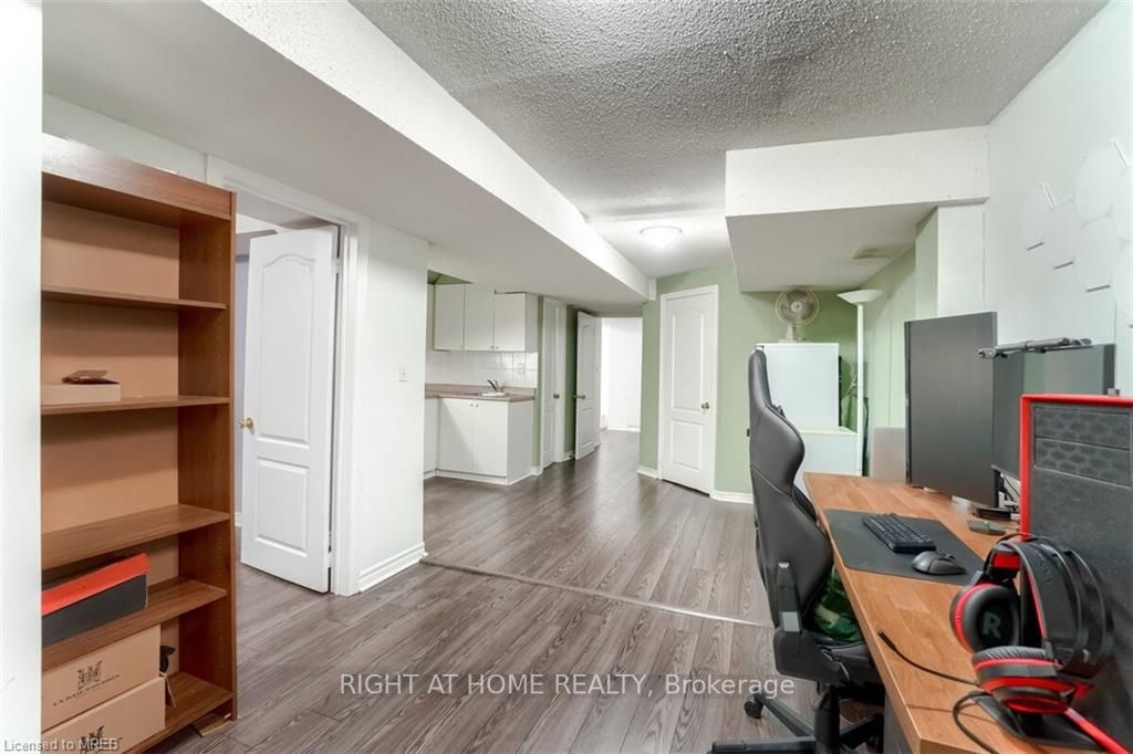 3020 Hawktail Crescent